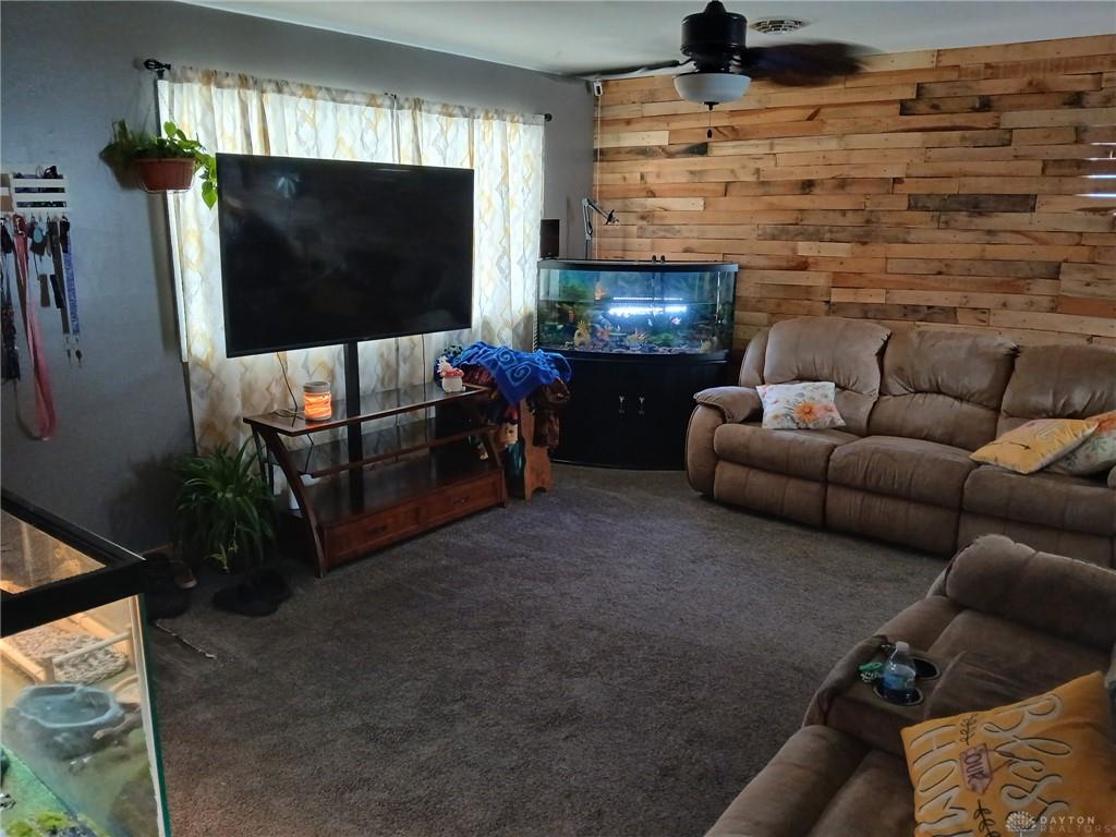 404 Pinewood Property Photo 6