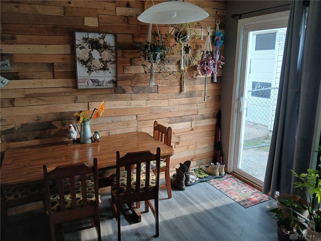 404 Pinewood Property Photo 9