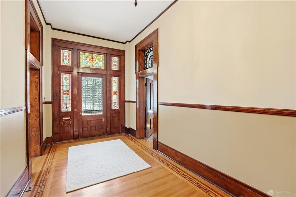 515 E Linden Property Photo 3