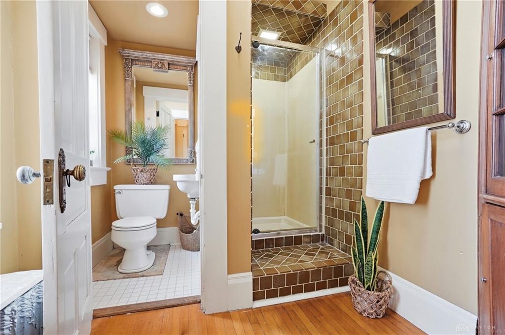 515 E Linden Property Photo 31