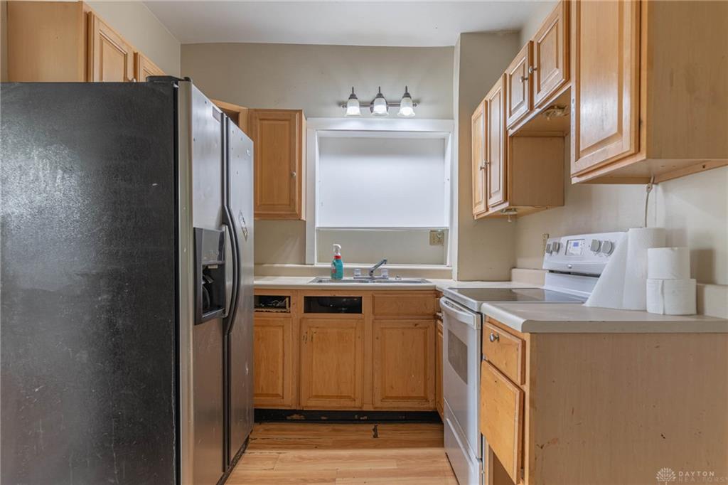 555 E Madison Property Photo 10