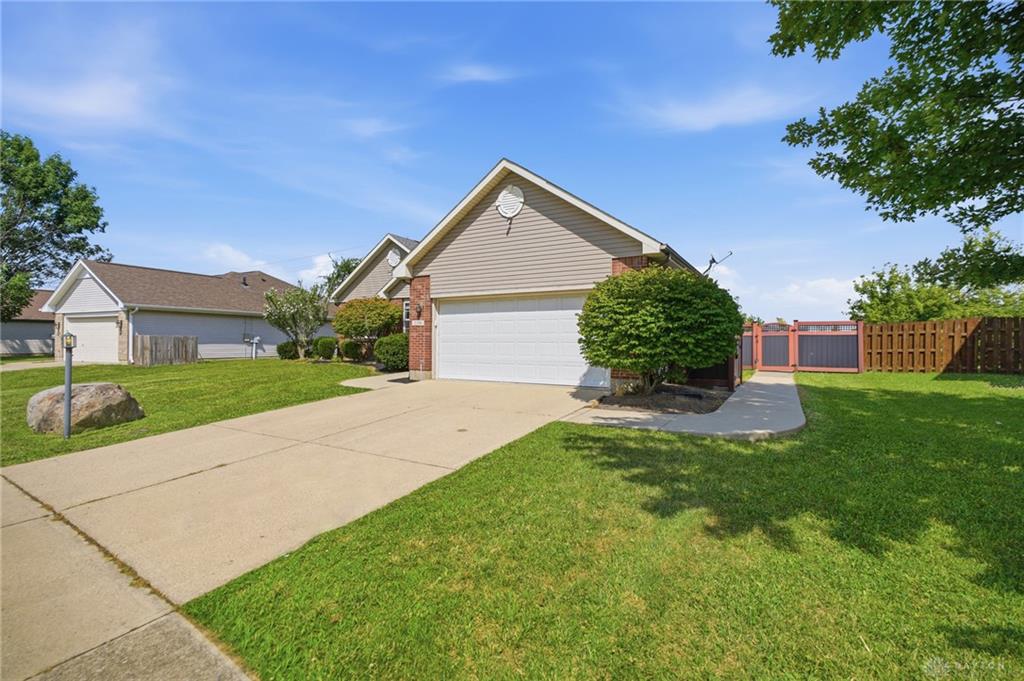 2396 Ferndown Property Photo 4