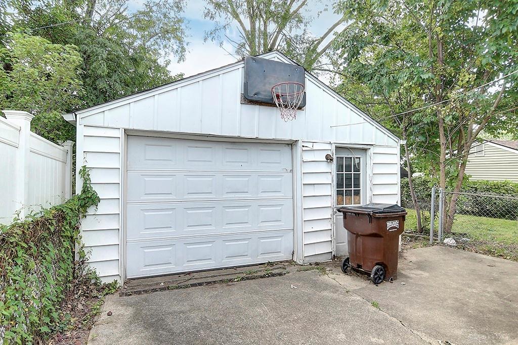 24 Forest Glen Property Photo 5