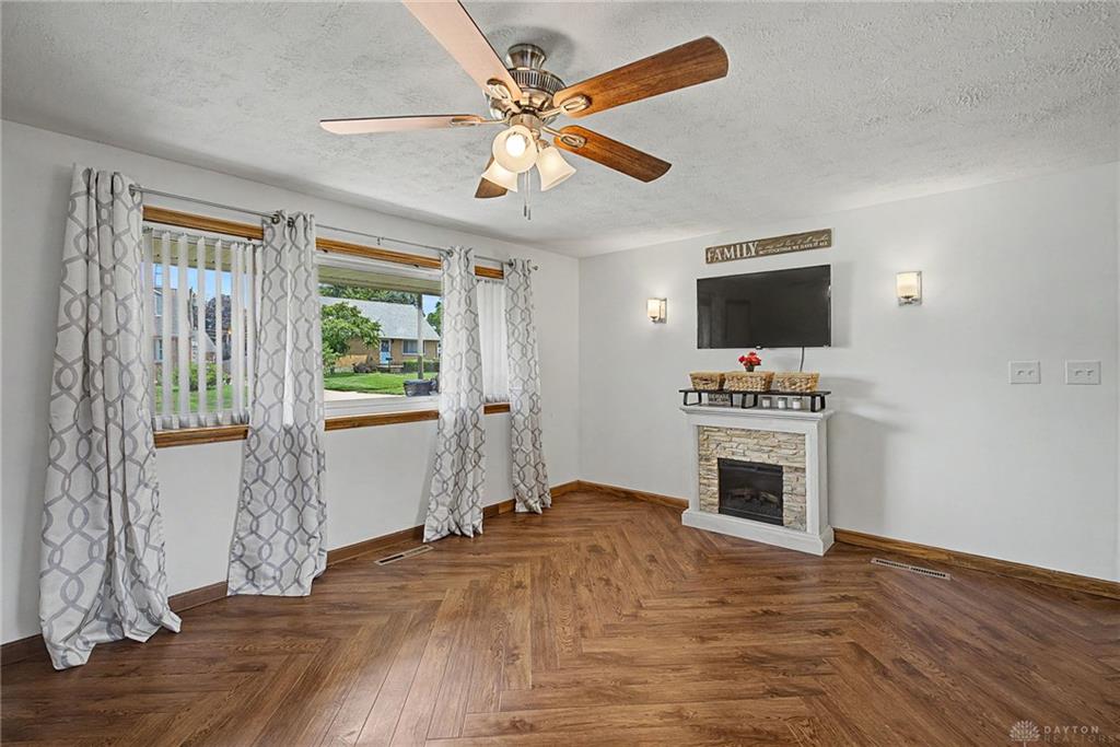 4409 Sunray Property Photo 8