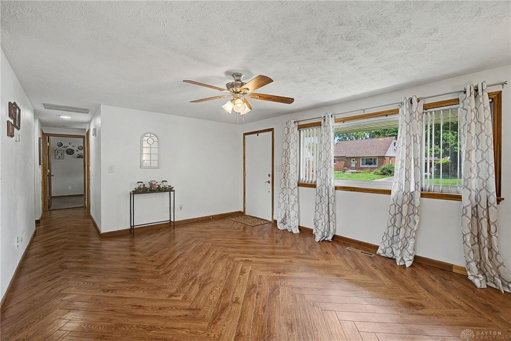 4409 Sunray Property Photo 9