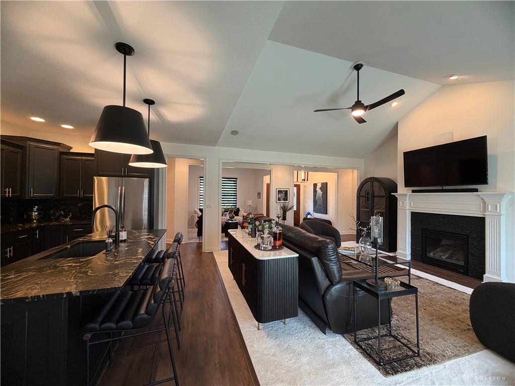2611 Patrick Henry Property Photo 4