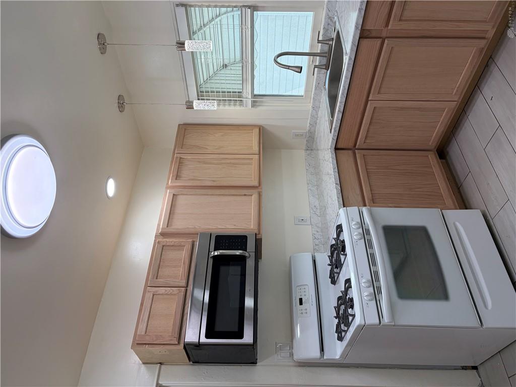 233 Notre Dame Property Photo 11