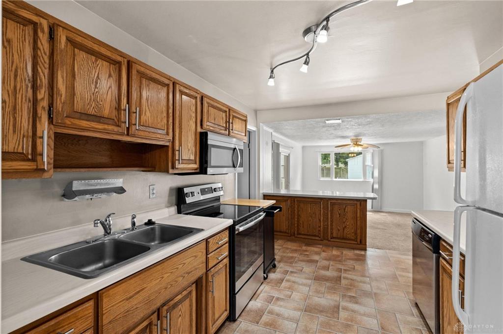 2902 Armen Property Photo 12