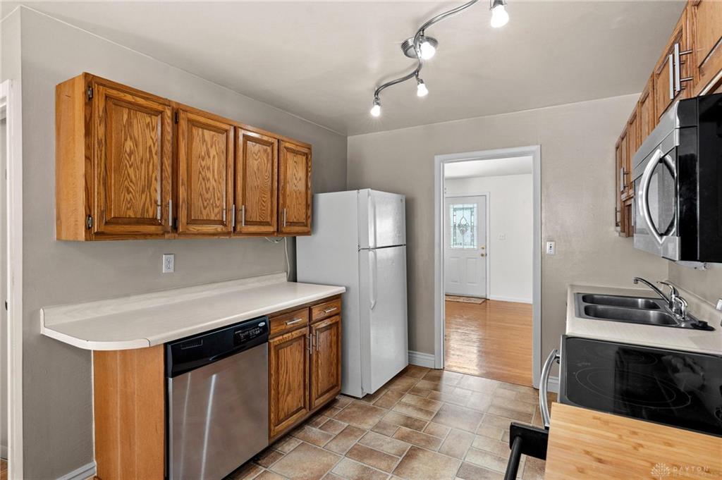 2902 Armen Property Photo 13