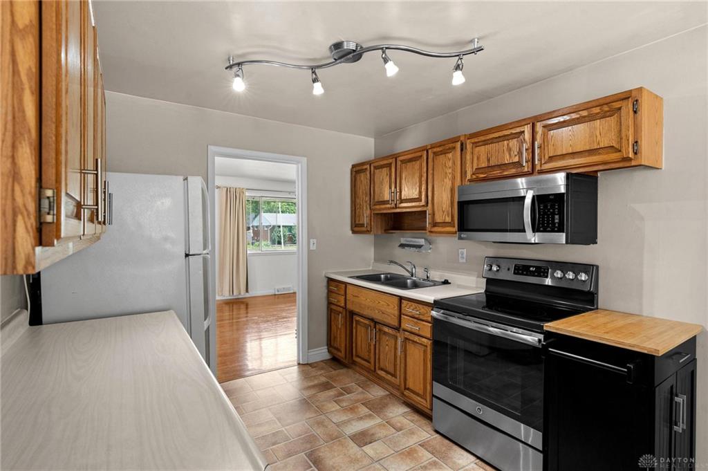 2902 Armen Property Photo 14