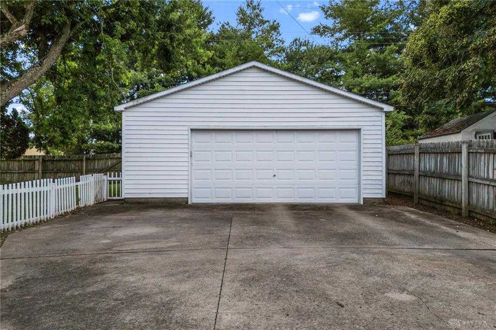 2902 Armen Property Photo 33