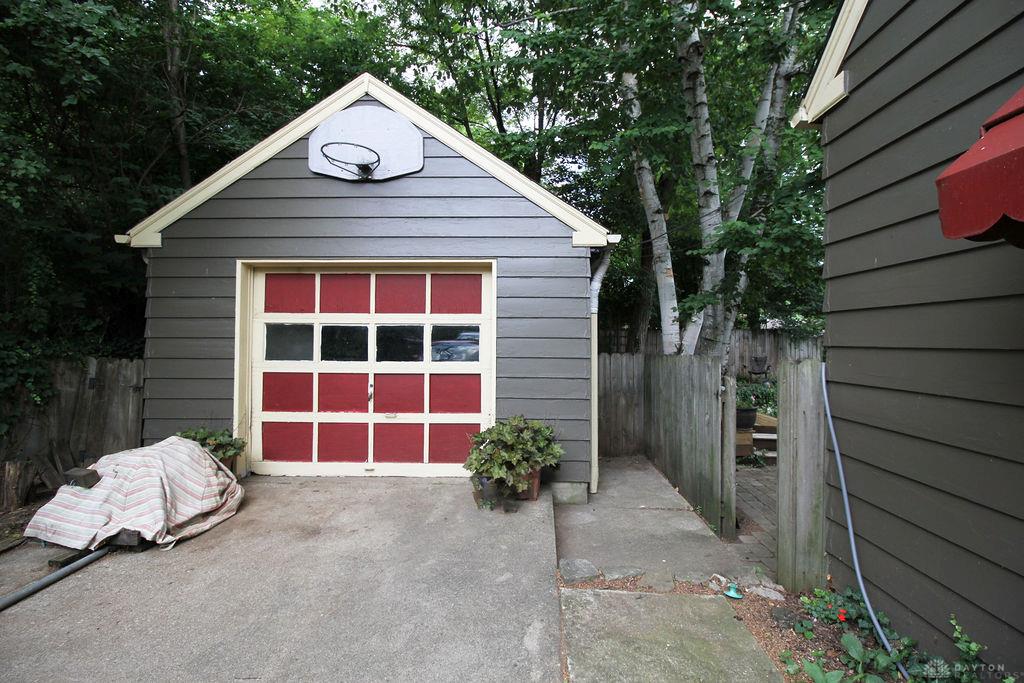 214 Valleyview Property Photo 4