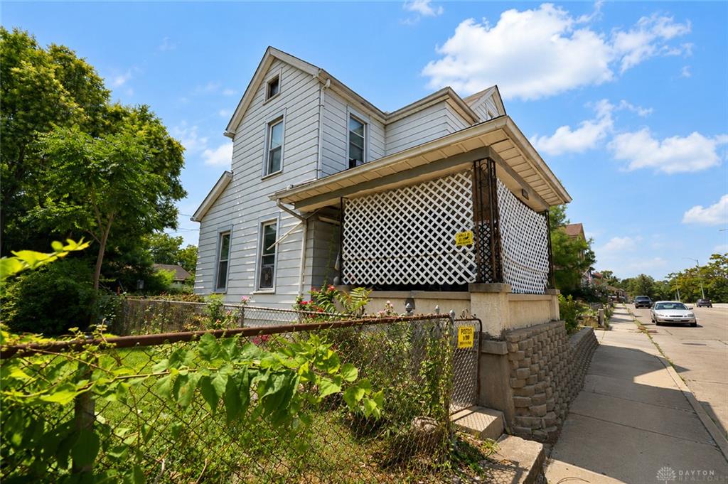 1315 Riverside Property Photo 2