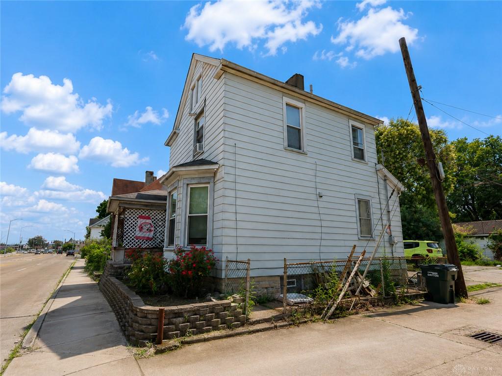 1315 Riverside Property Photo 3