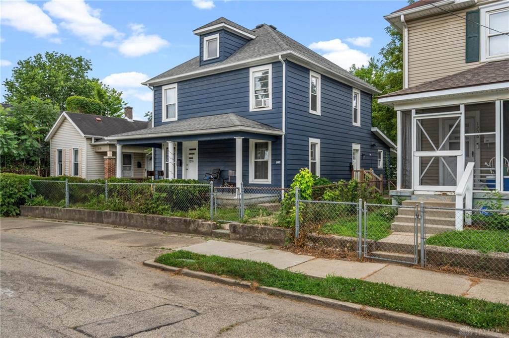 1216 Young Property Photo 3