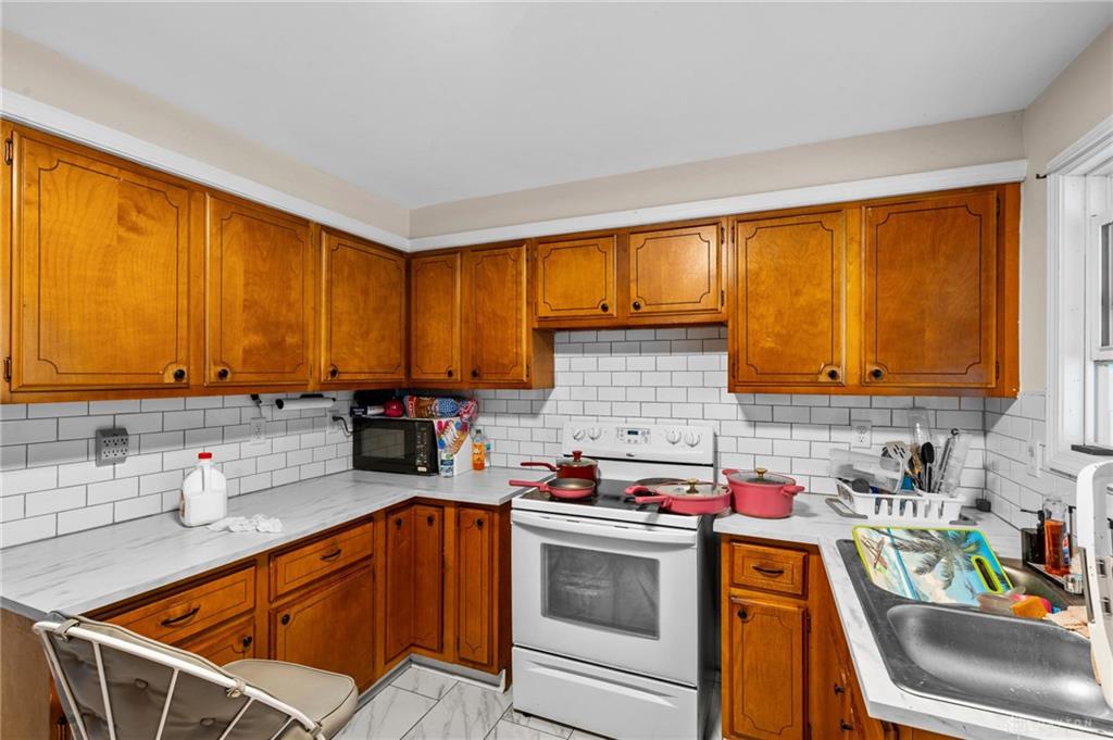 1216 Young Property Photo 8