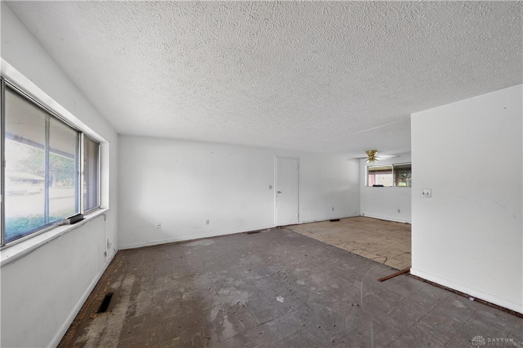 2196 Owendale Property Photo 5