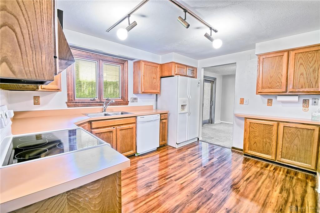 3559 Strathmoor Property Photo 9