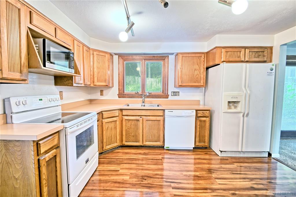 3559 Strathmoor Property Photo 10