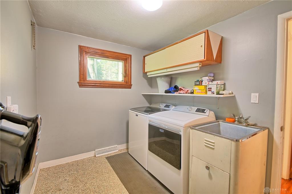 3559 Strathmoor Property Photo 23