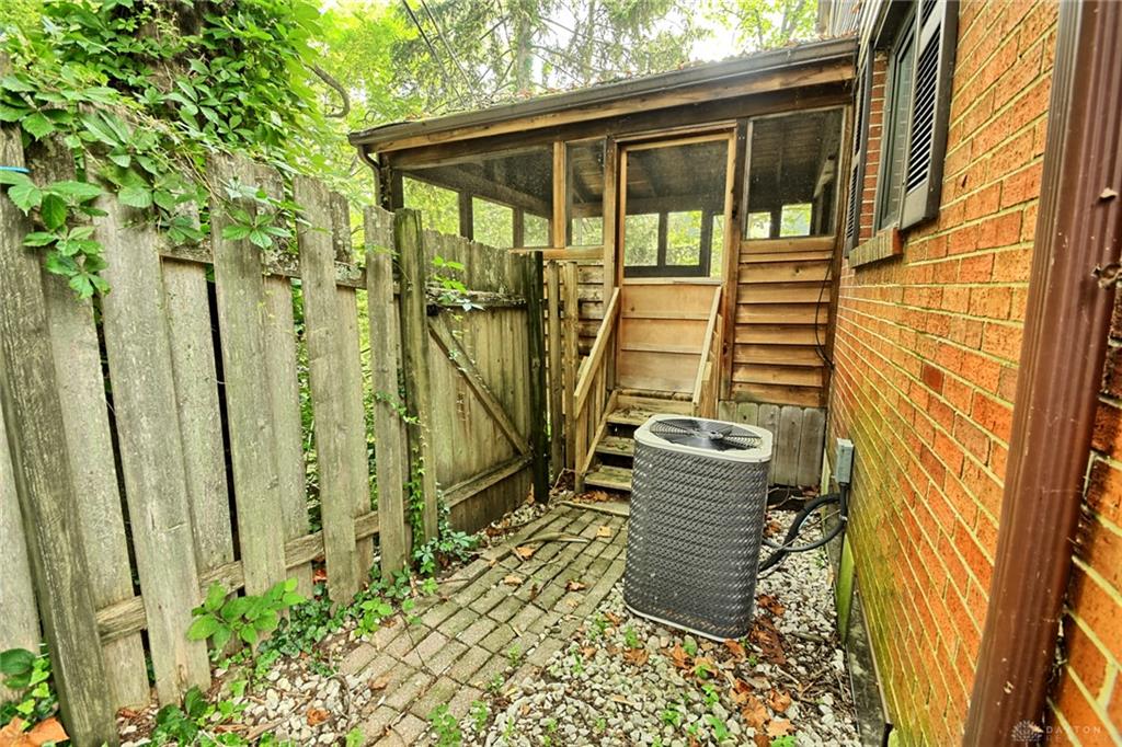 3559 Strathmoor Property Photo 52