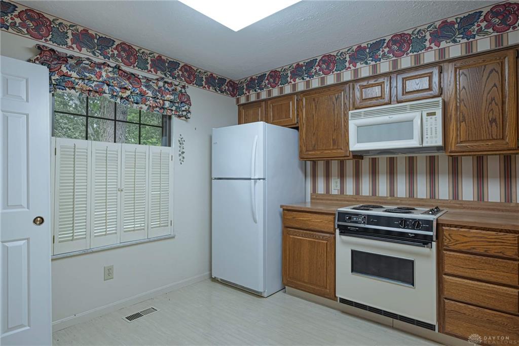 644 Pine Needles Property Photo 4
