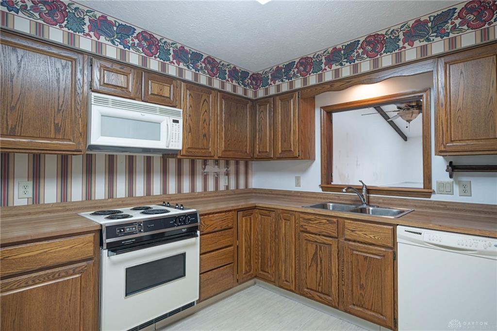 644 Pine Needles Property Photo 5