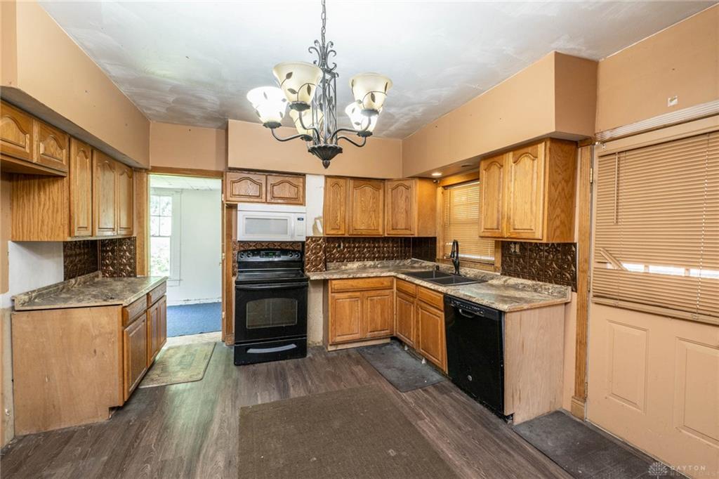 224 N Barron Property Photo 11