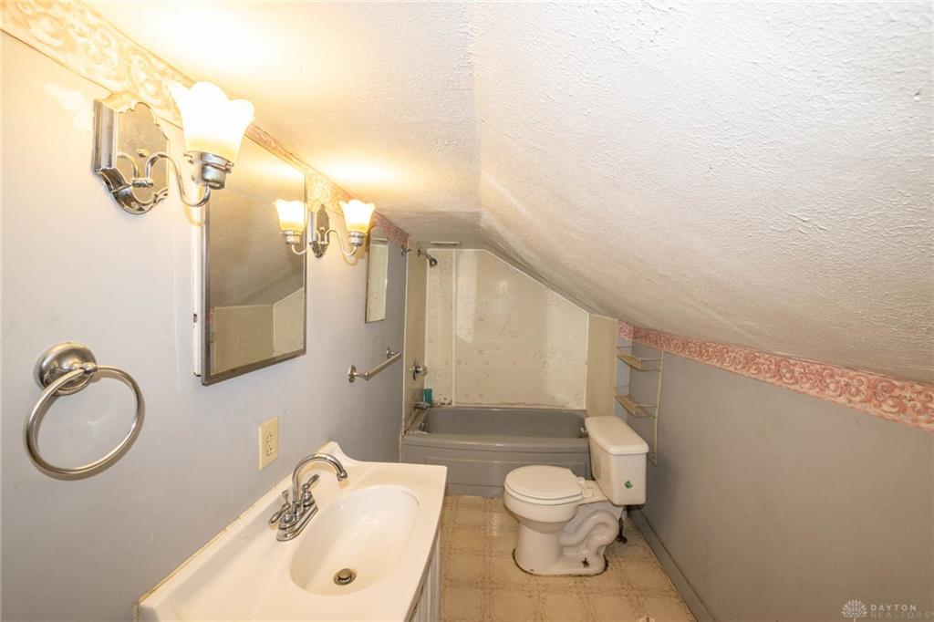 224 N Barron Property Photo 32