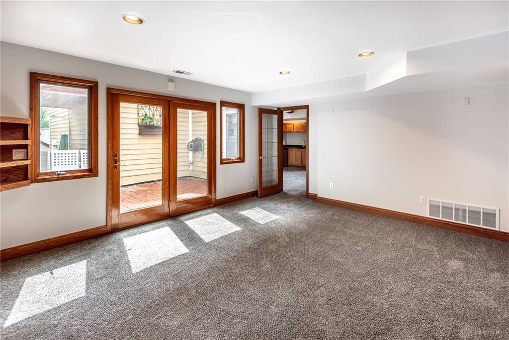 180 Eleanor Property Photo 27