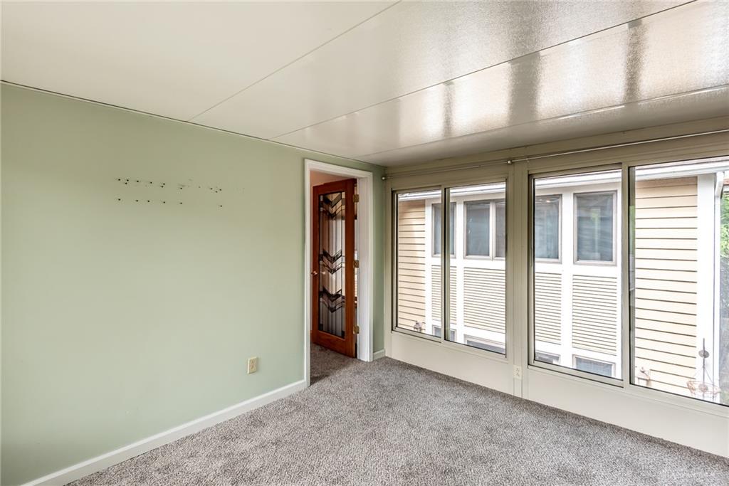 180 Eleanor Property Photo 33