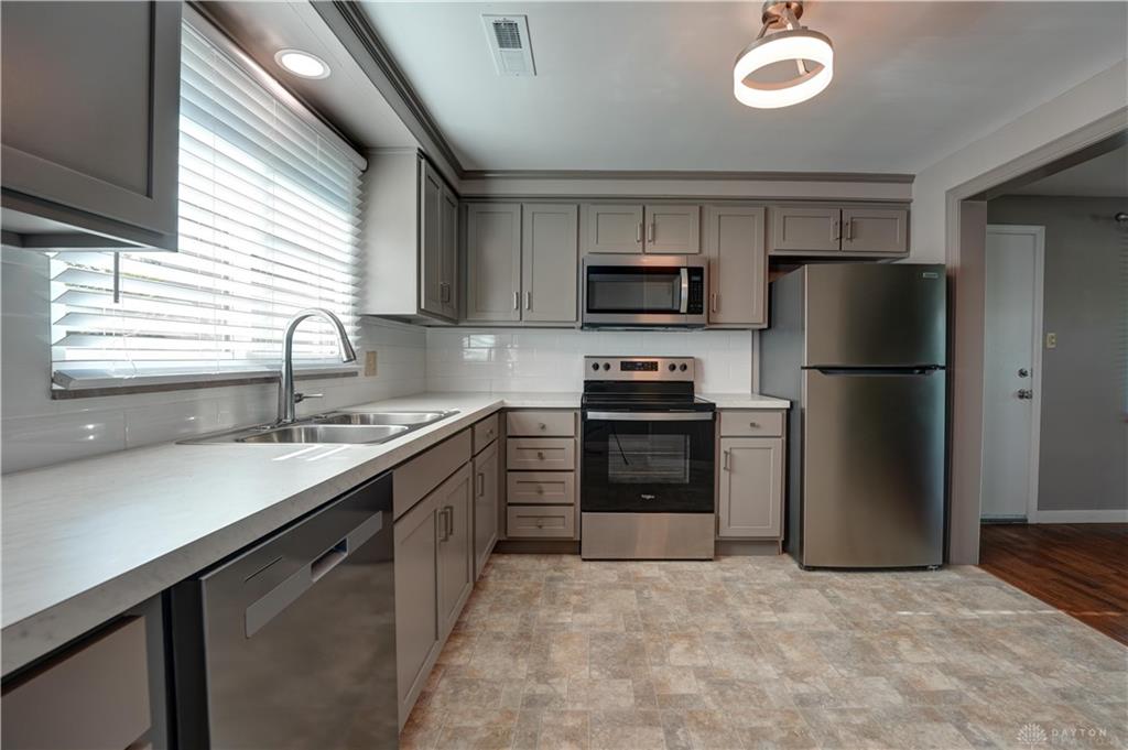 100 Avenue B Property Photo 13