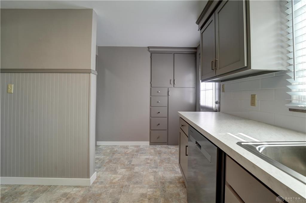 100 Avenue B Property Photo 15
