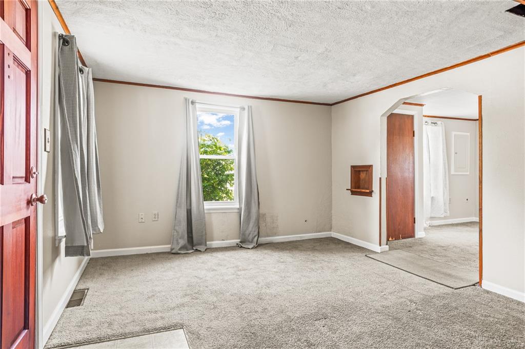 4952 Wildrose Property Photo 5