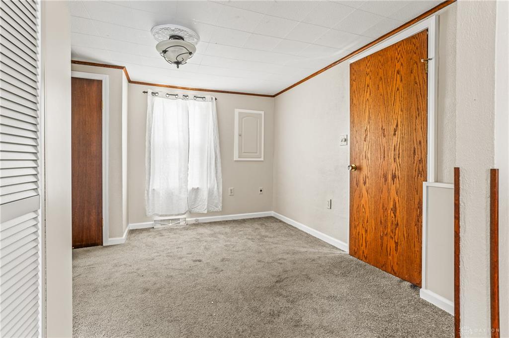 4952 Wildrose Property Photo 7