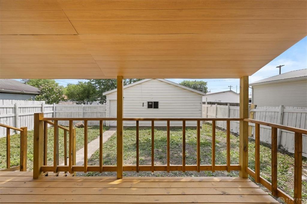 320 Morton Property Photo 28