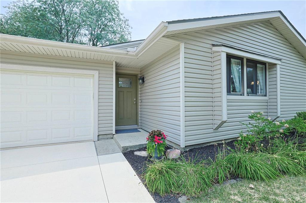 5932 Pine Glen Property Photo 3