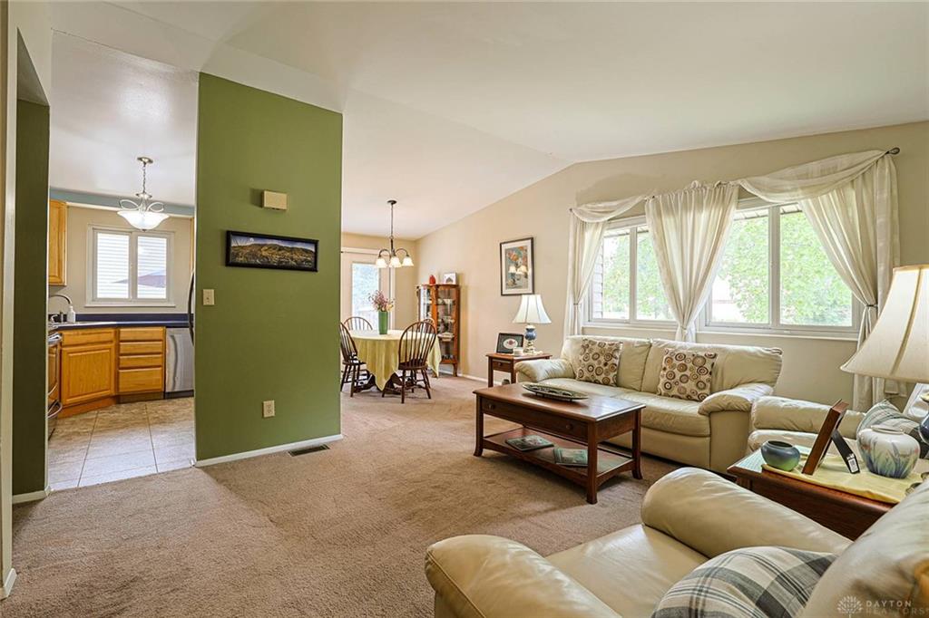 5932 Pine Glen Property Photo 4
