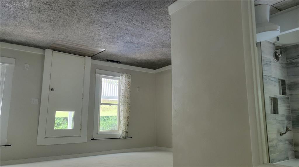 541 E Main Property Photo 6
