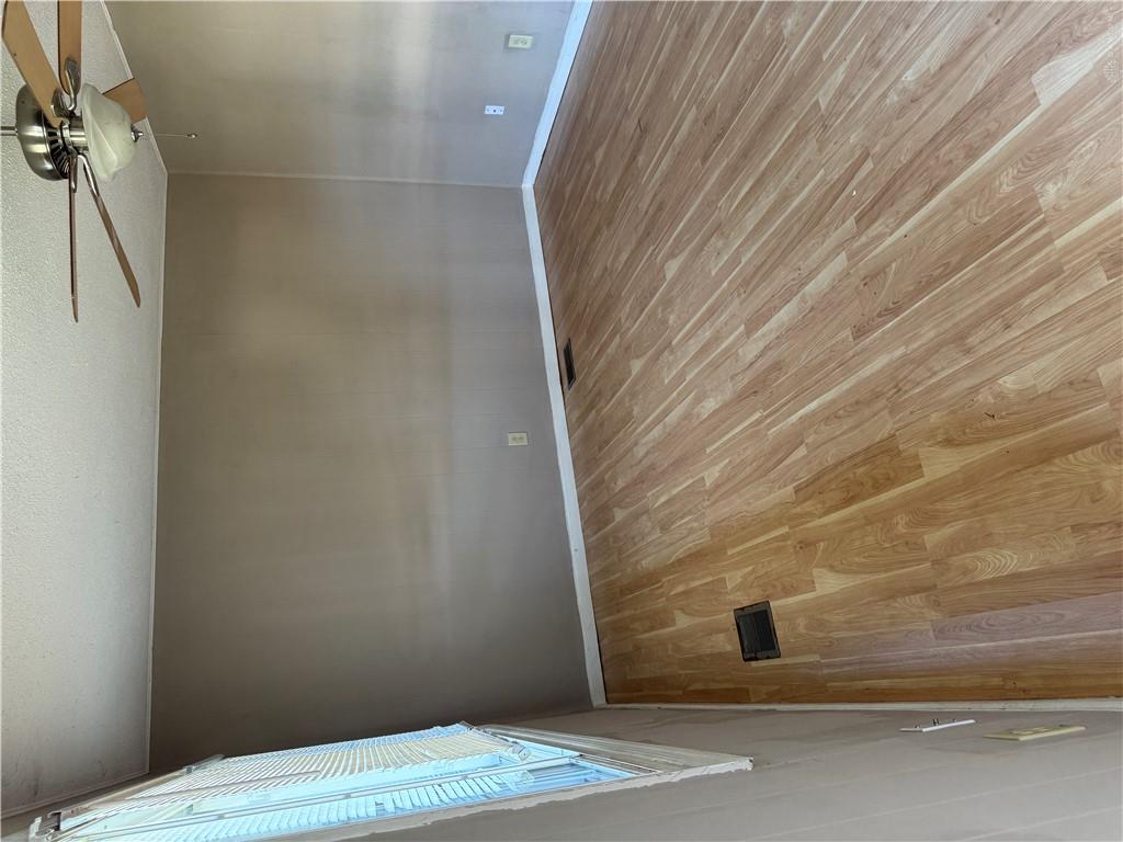 1729 Rawson Property Photo 4