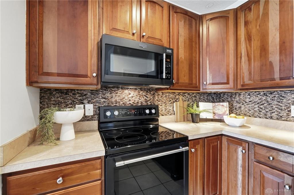 2825 Cardiff Property Photo 12