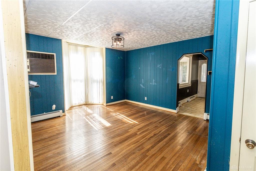 208 W George Property Photo 6