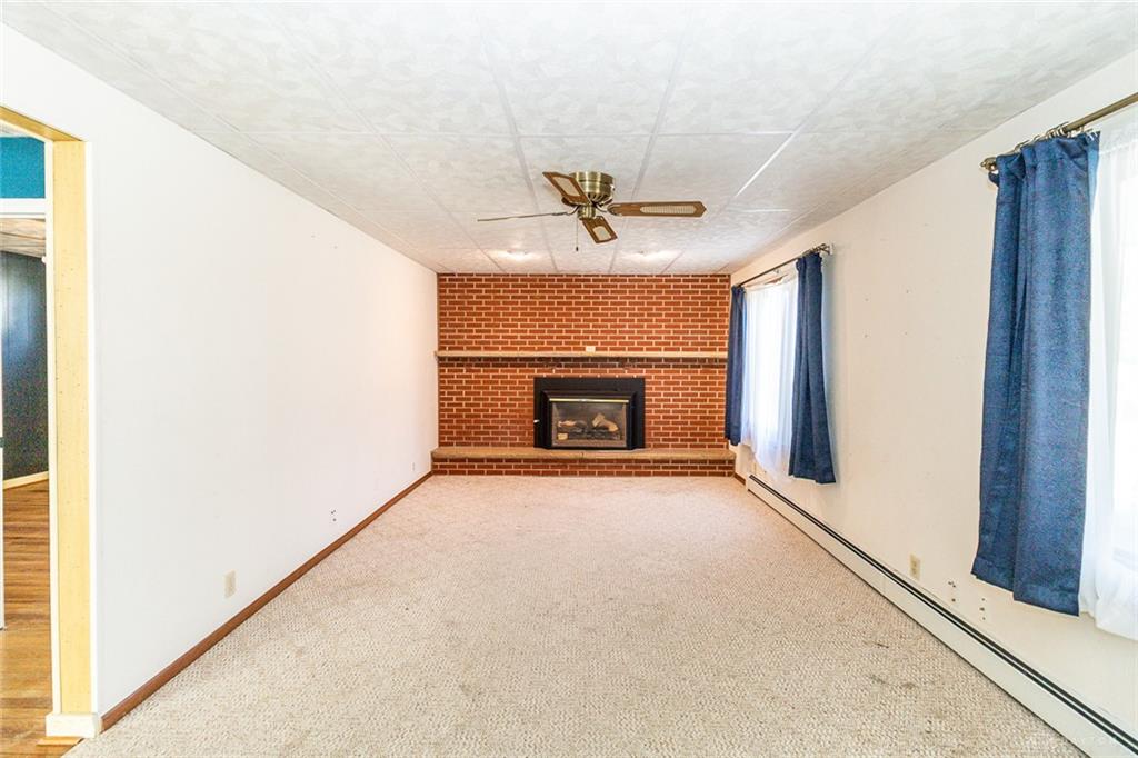 208 W George Property Photo 8