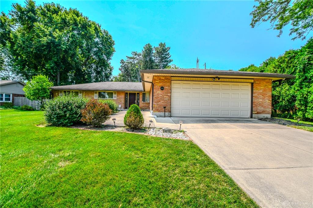 2228 E Whipp Property Photo 1