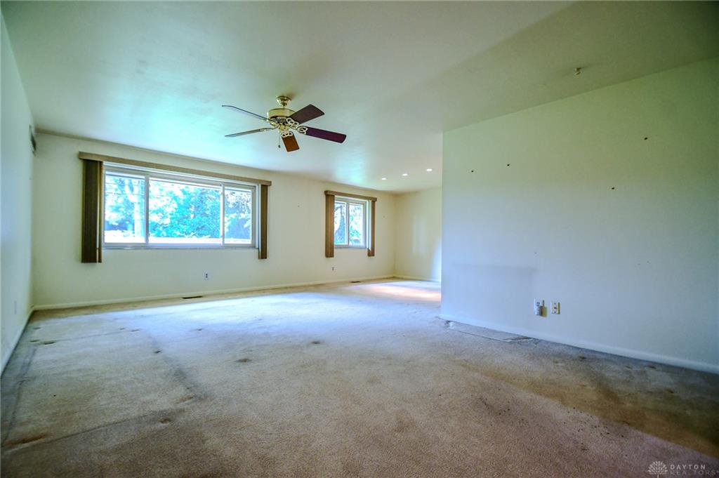 2228 E Whipp Property Photo 5