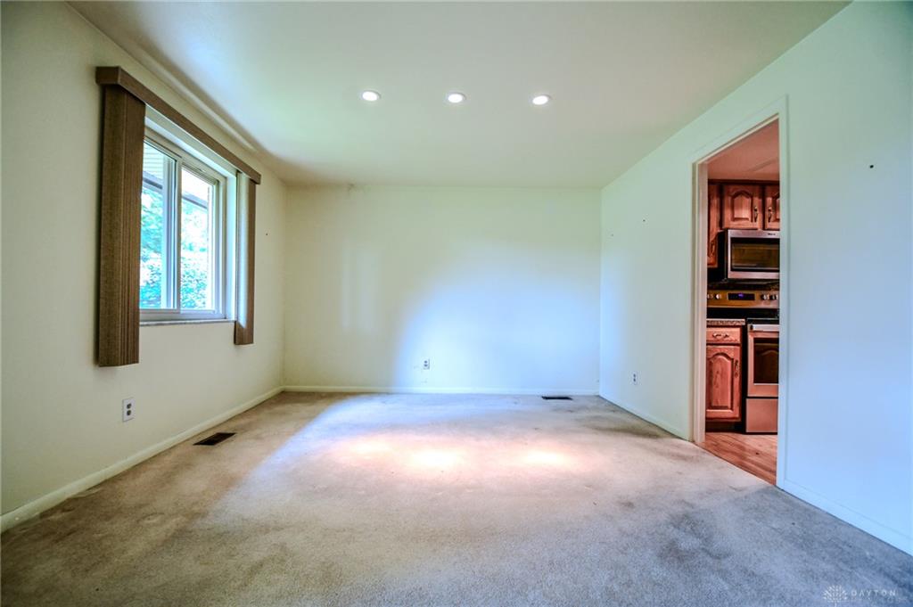 2228 E Whipp Property Photo 8