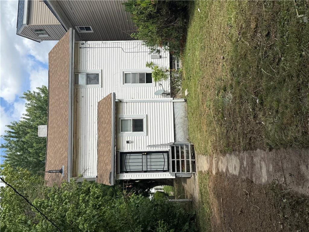 109 S Irwin Property Photo 12