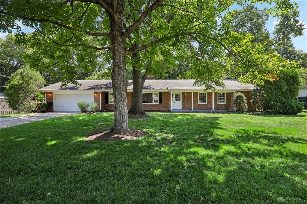 5560 Hugh Property Photo 1
