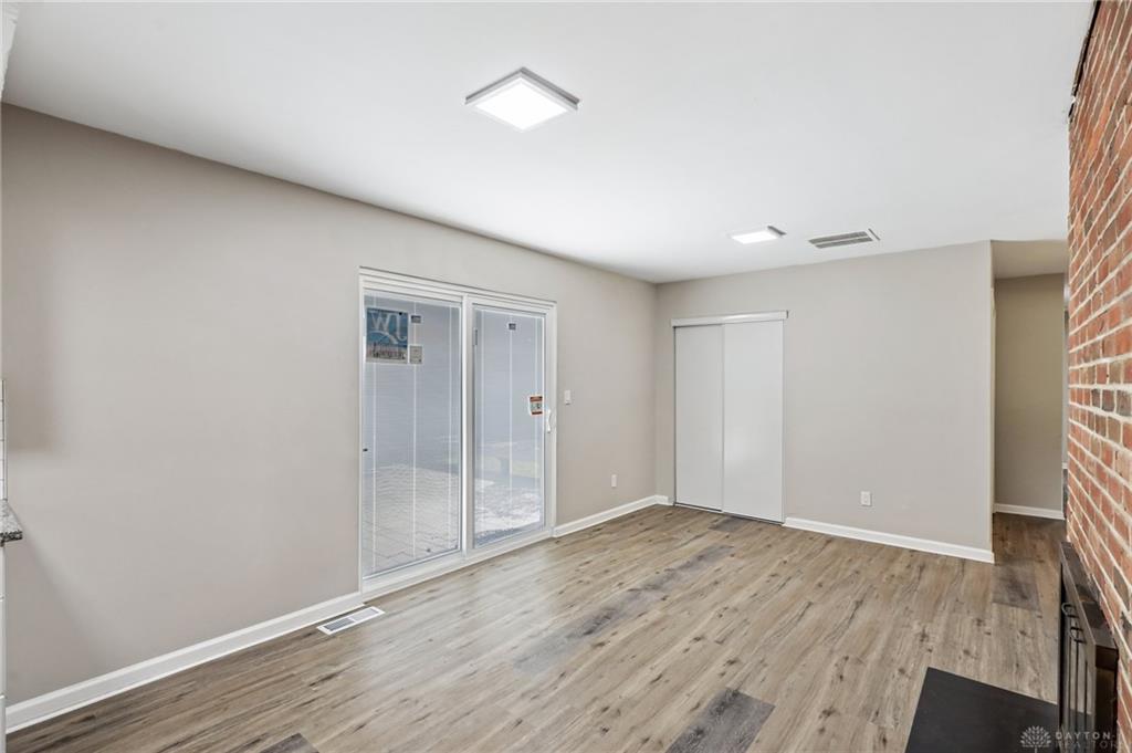 5560 Hugh Property Photo 4