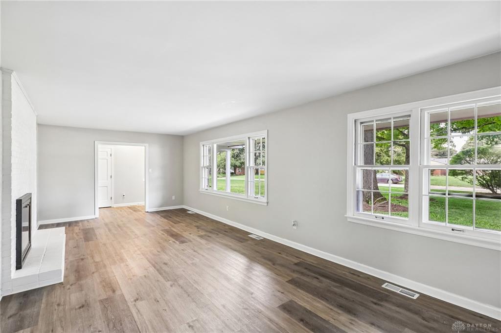 5560 Hugh Property Photo 5